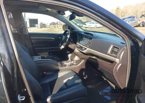 2018 Toyota Highlander Se из США, поврежденный, VIN 5TDJZRFH6JS553813